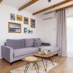 公寓 Exclusive With Balcony By Renters Prestige *