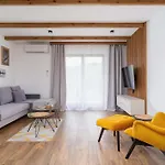 Exclusive With Balcony By Renters Prestige 公寓