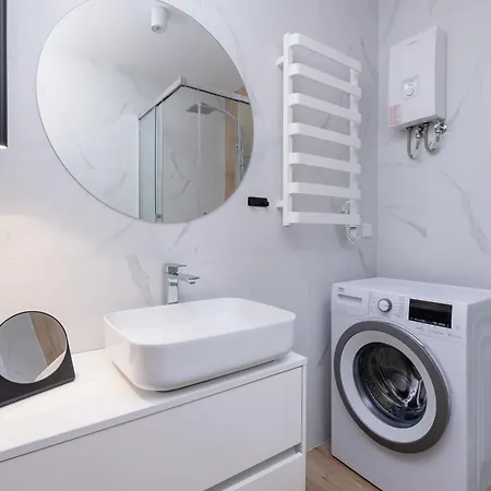 Exclusive With Balcony By Renters Prestige * 자코파네